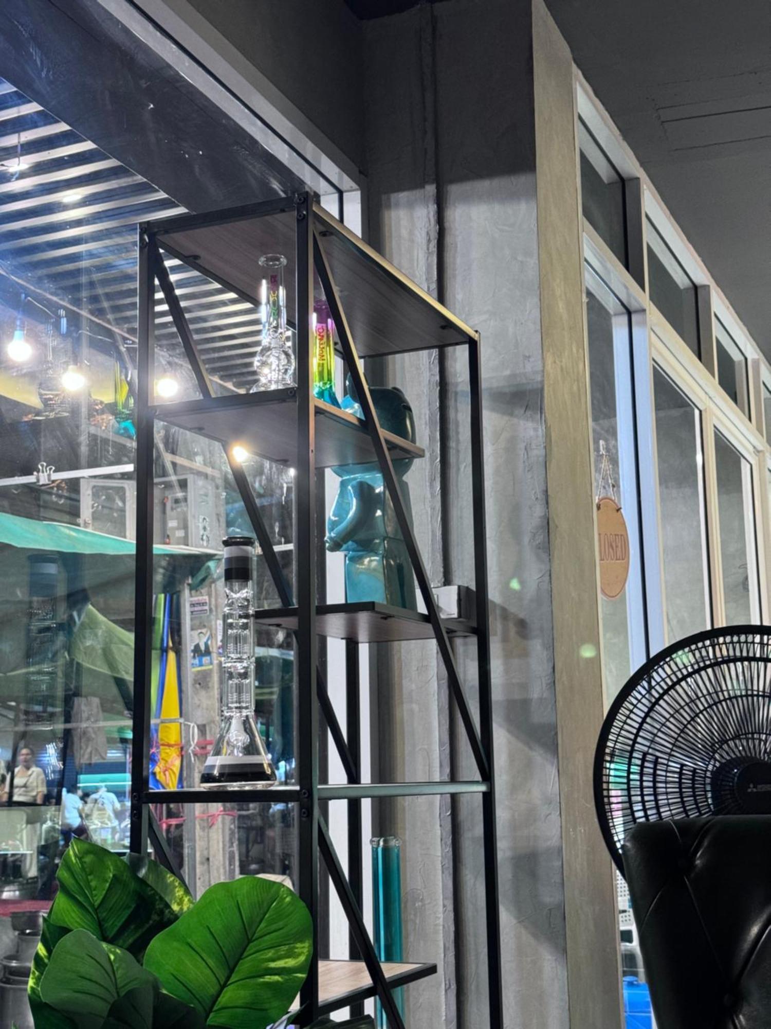 Bud Brew Beyond Dispensary And Hotel Bangkok Buitenkant foto
