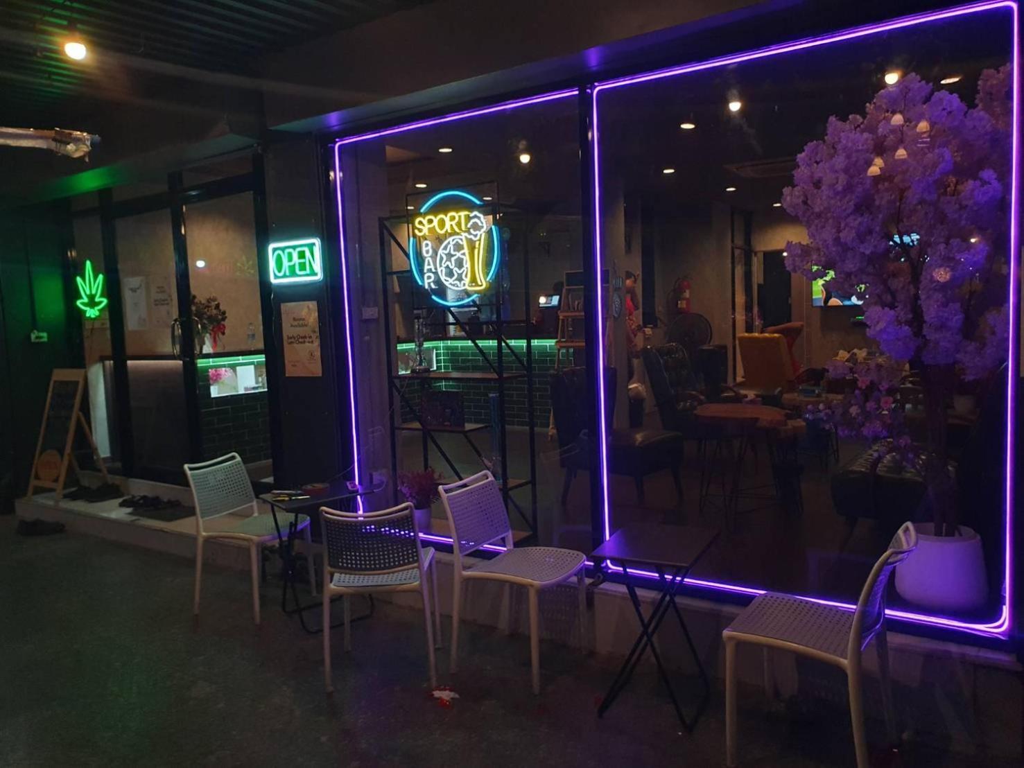 Bud Brew Beyond Dispensary And Hotel Bangkok Buitenkant foto