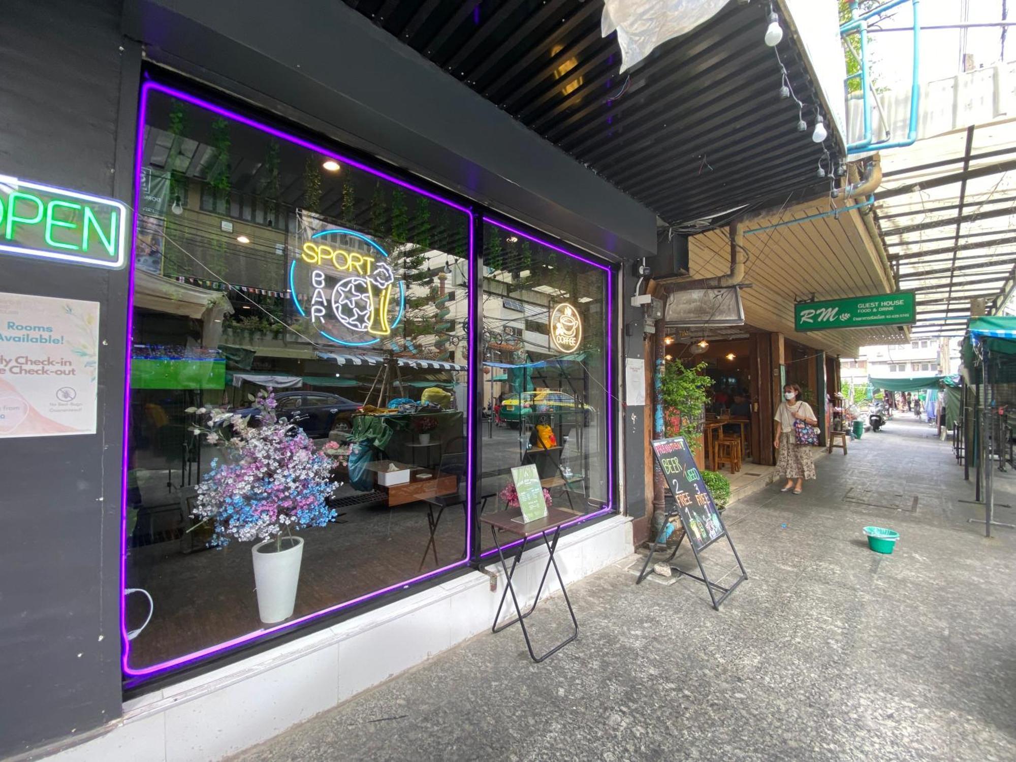 Bud Brew Beyond Dispensary And Hotel Bangkok Buitenkant foto