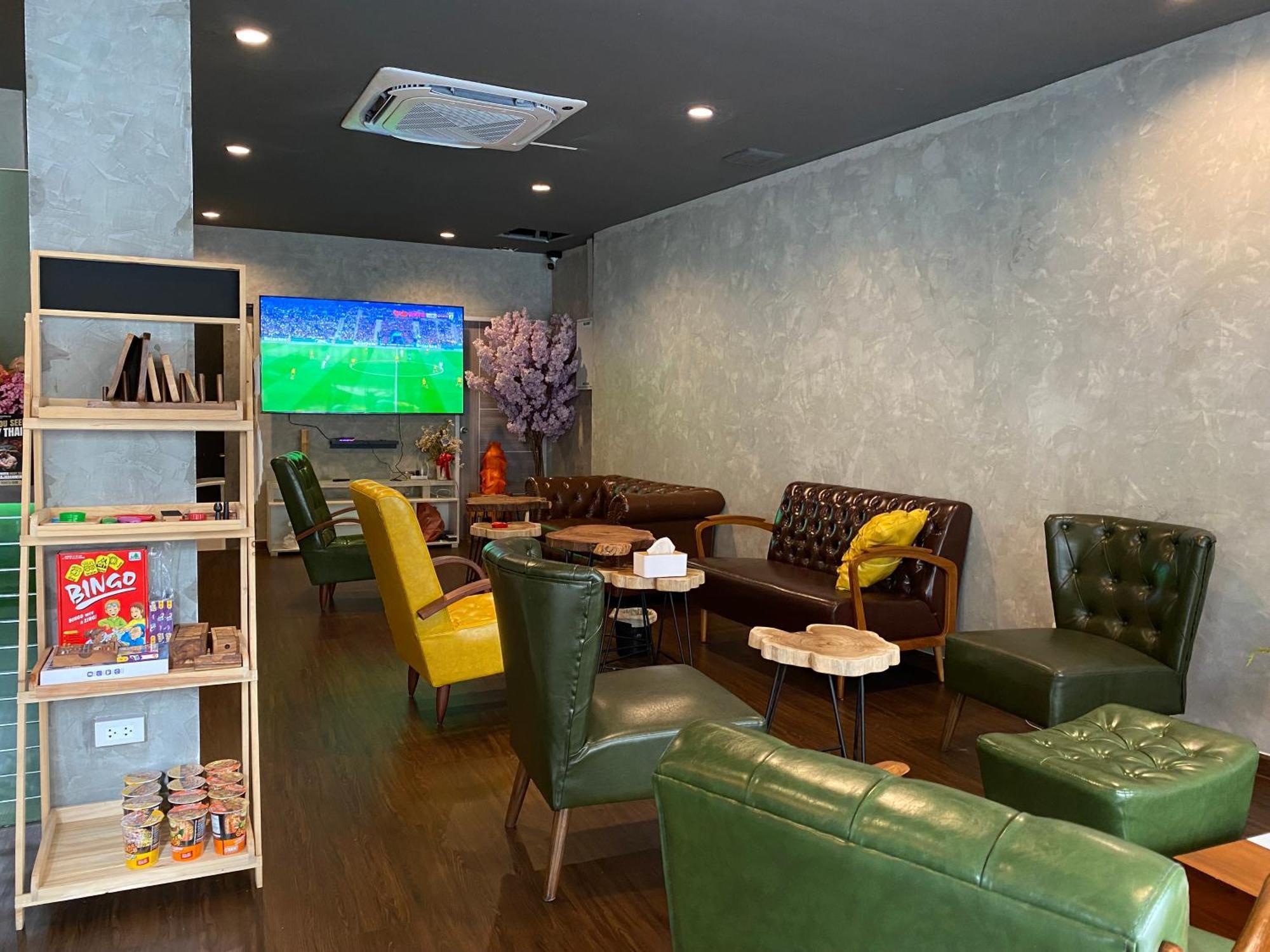 Bud Brew Beyond Dispensary And Hotel Bangkok Buitenkant foto