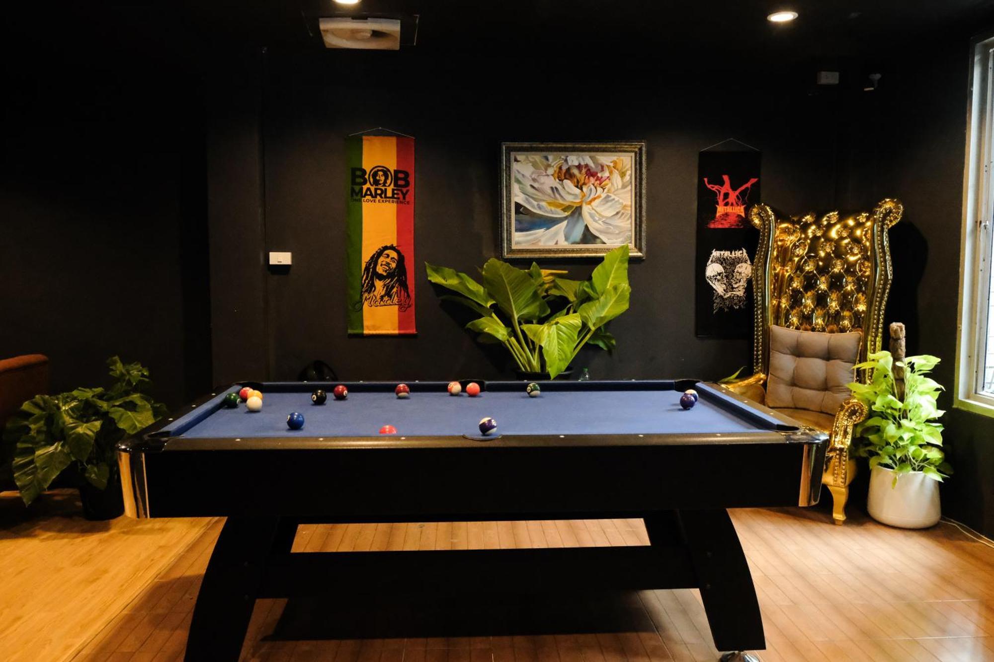 Bud Brew Beyond Dispensary And Hotel Bangkok Buitenkant foto