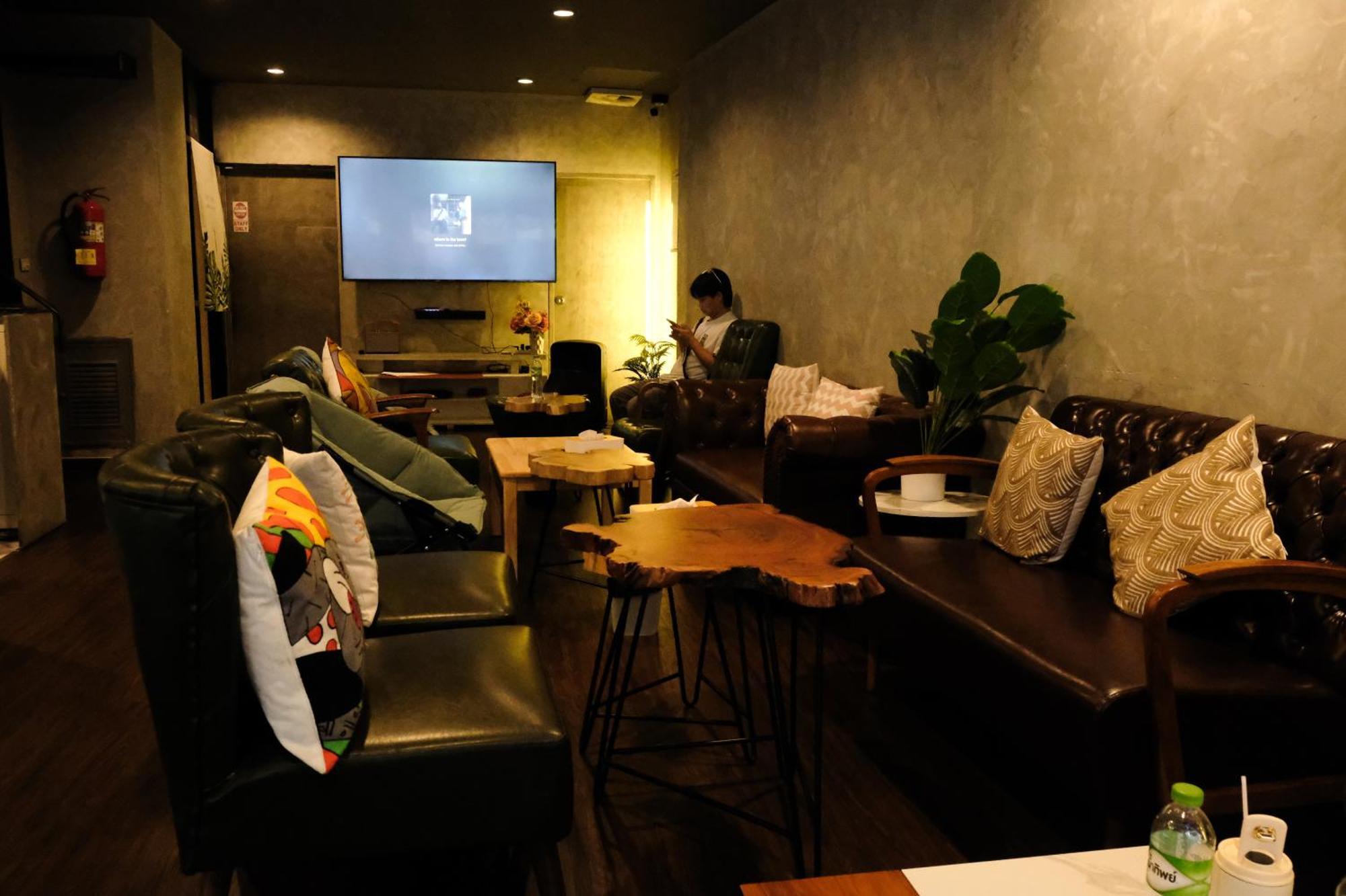 Bud Brew Beyond Dispensary And Hotel Bangkok Buitenkant foto