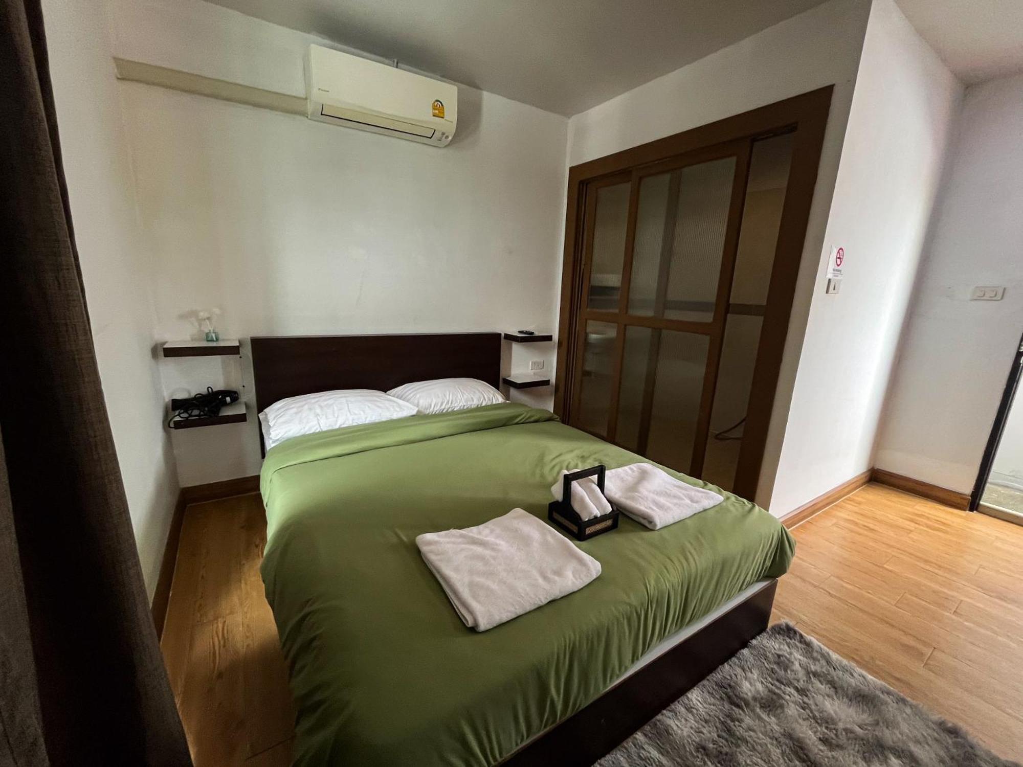 Bud Brew Beyond Dispensary And Hotel Bangkok Buitenkant foto