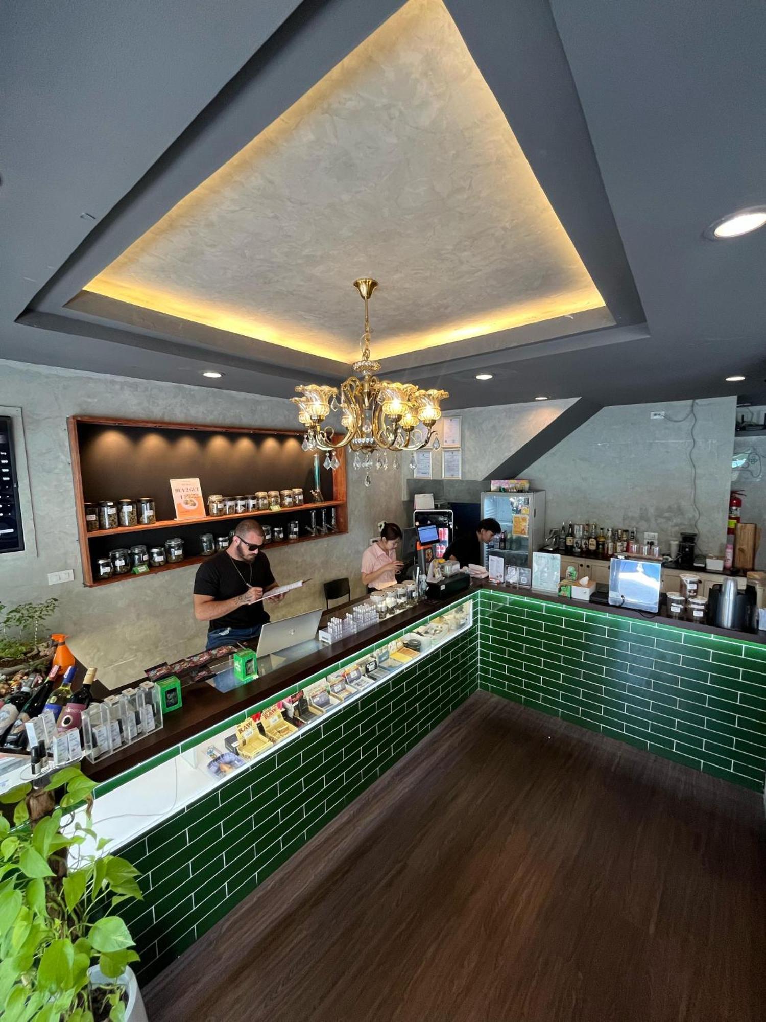 Bud Brew Beyond Dispensary And Hotel Bangkok Buitenkant foto