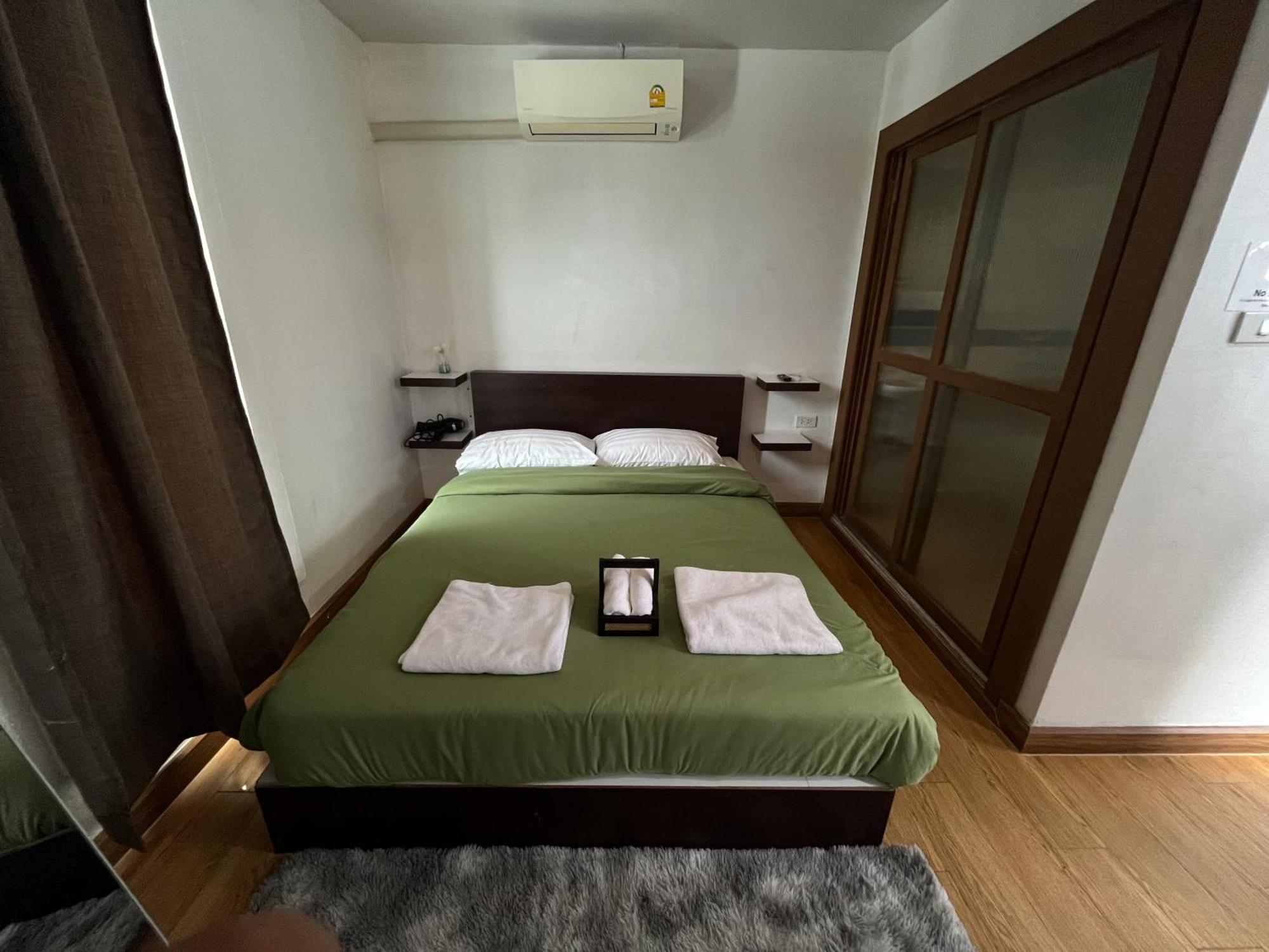 Bud Brew Beyond Dispensary And Hotel Bangkok Buitenkant foto